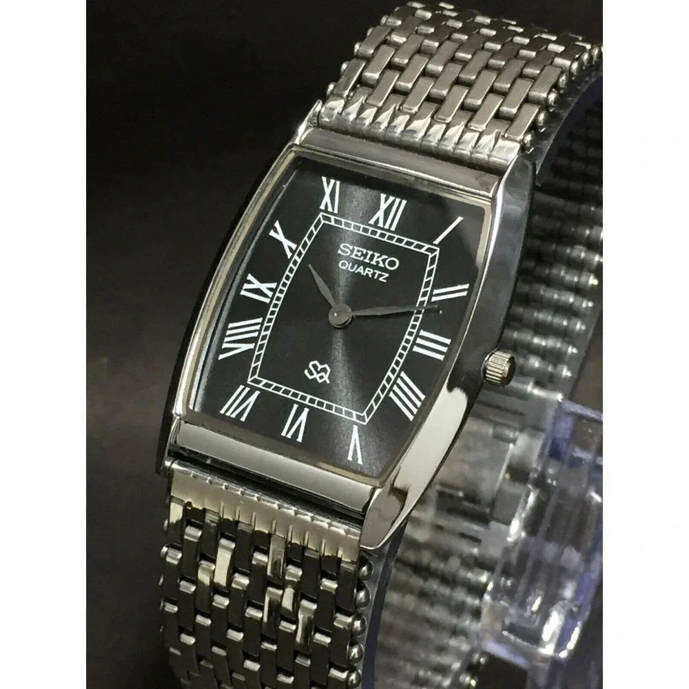 Vintage Style Seiko Quartz Mens Silver Watch & Black accents W/ Metal Strap